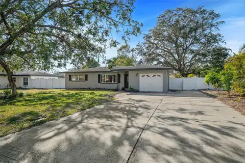 1720 HAMPTON LN — home for sale
