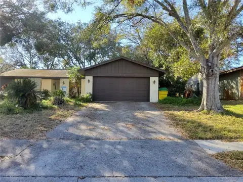 728 CREEKSIDE LN — home for sale