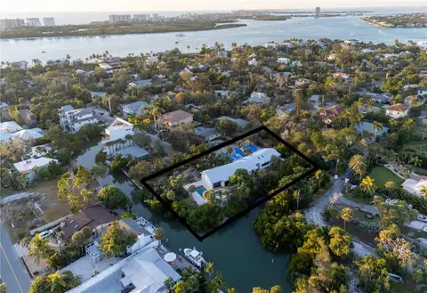 300 GARDEN LN — home for sale