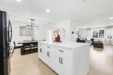 589 DEL RIO ST — home for sale