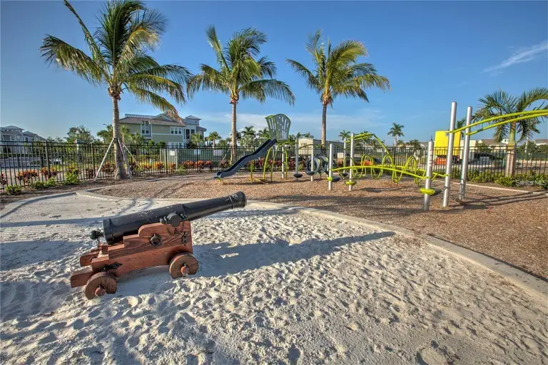 376 ARUBA CIR #301 — photo 4
