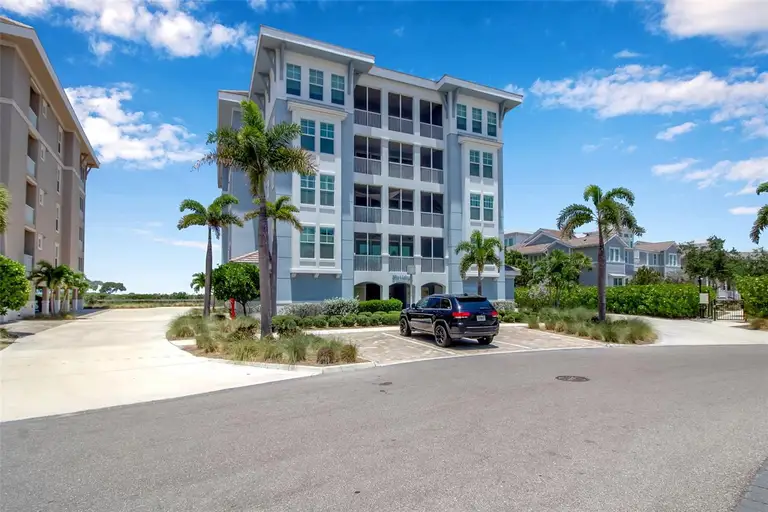 376 ARUBA CIR #301