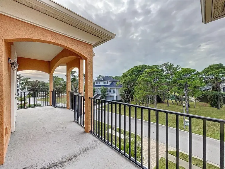 2066 N POINTE ALEXIS DR — photo 4