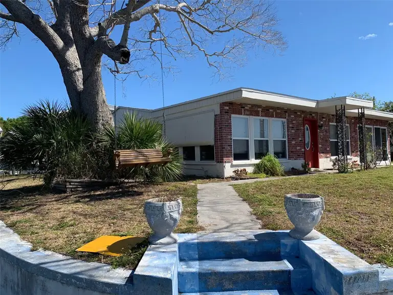 108 CARMELINA ST — photo 3