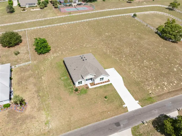 1382 N HAMBLETONIAN DR