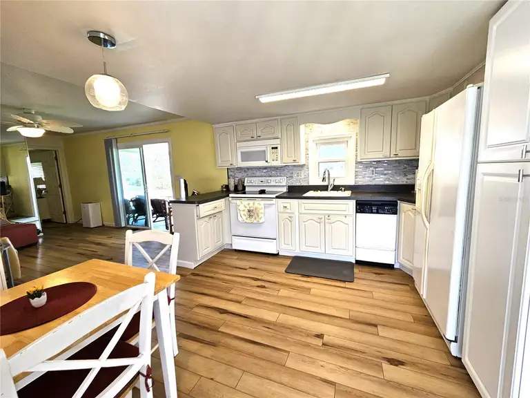 525 BLACKBURN BLVD — photo 5
