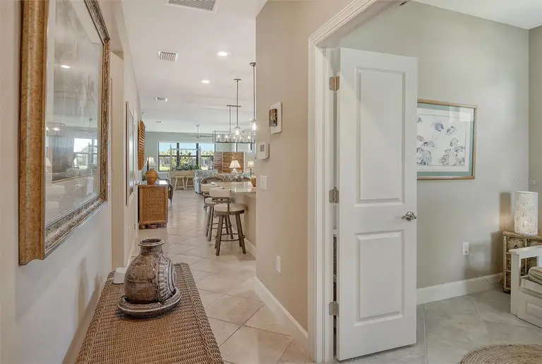 7008 HANOVER CT — photo 4