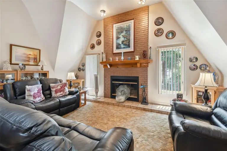 2512 AYERS HILL CT — photo 4