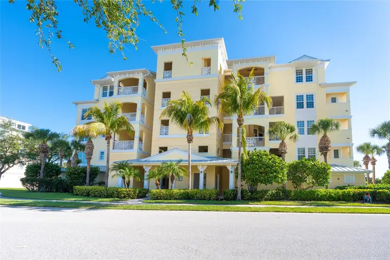 10501 AMBERJACK WAY #402