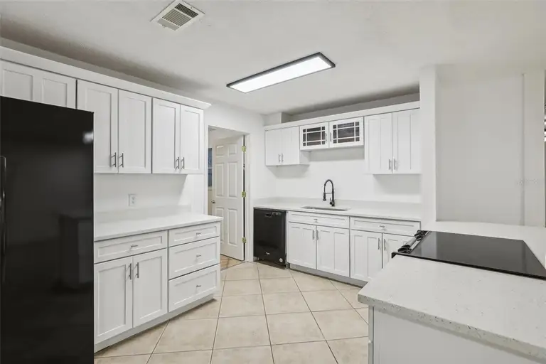 1091 CORONADO DR — photo 4