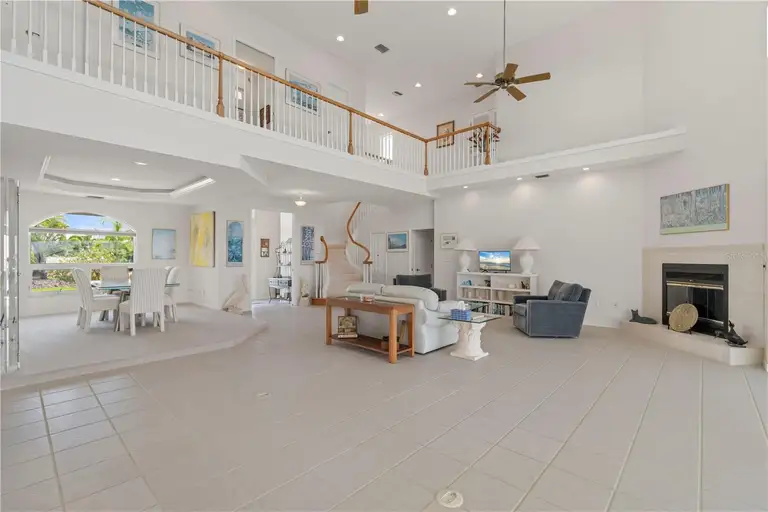 1060 SAN MATEO DR — photo 3
