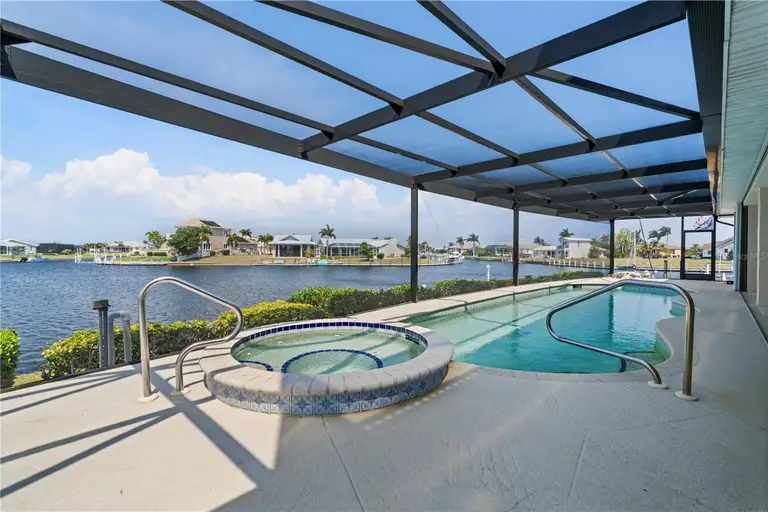 1060 SAN MATEO DR — photo 4