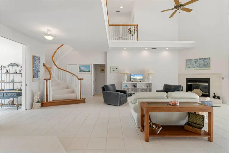 1060 SAN MATEO DR — photo 5