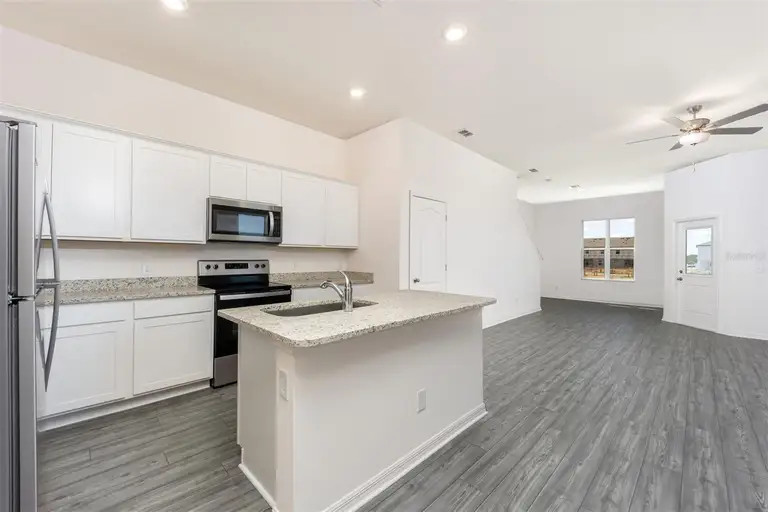896 POPPY LN — photo 2