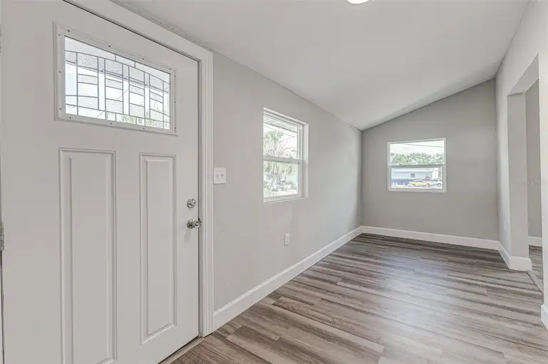 401 SW 1ST AVE — photo 3