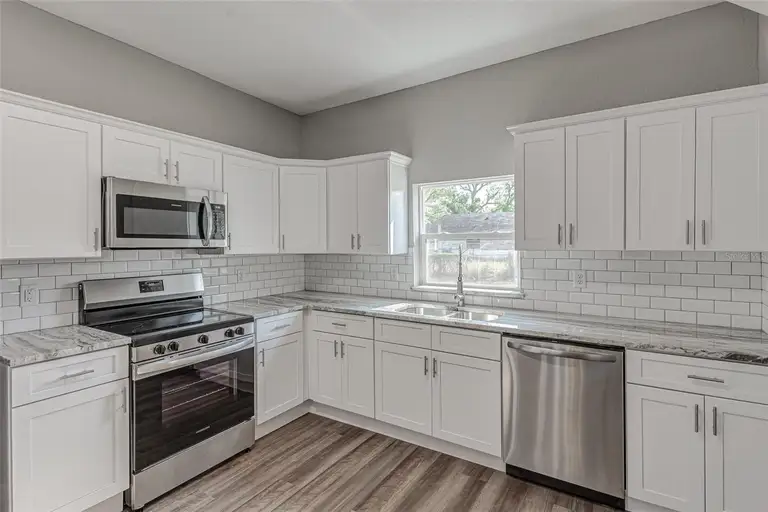 401 SW 1ST AVE — photo 5