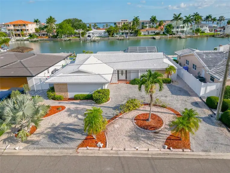 790 CAPRI BLVD