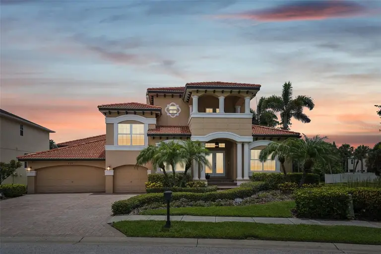 334 MANATEE LN