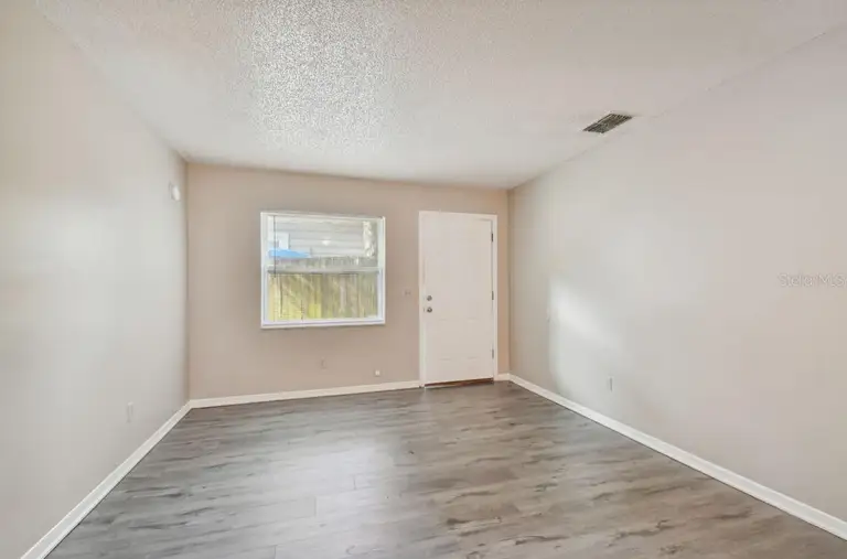 7920 N MARKS ST — photo 5