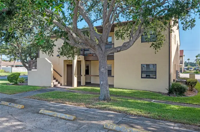 5630 N BANANA RIVER BLVD #4-1 — photo 2