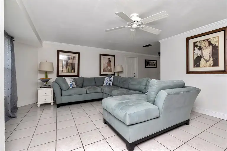 102 SHORE DR W — photo 3
