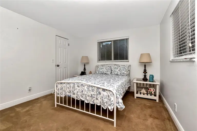102 SHORE DR W — photo 5