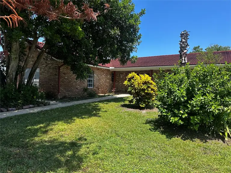 2201 ROSEWOOD DR — photo 2