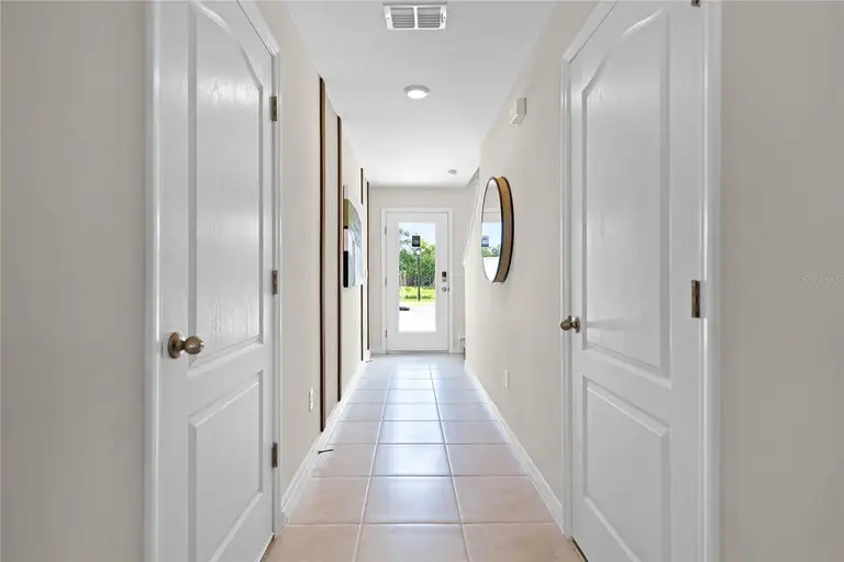 555 ZINFANDEL DR — photo 3