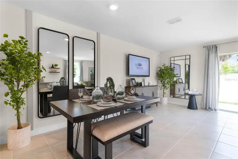 555 ZINFANDEL DR — photo 5