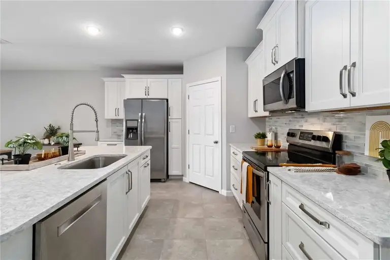 730 OLD COUNTRY RD SE — photo 4