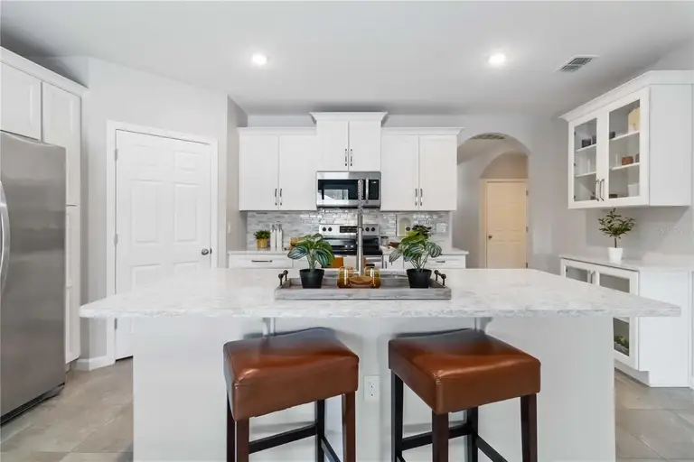 730 OLD COUNTRY RD SE — photo 5