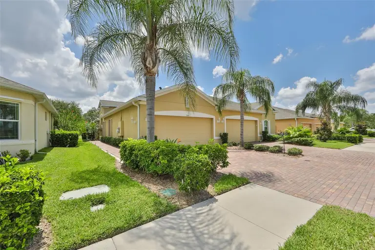 806 CHIPPER DR