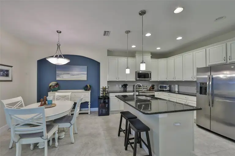 806 CHIPPER DR — photo 4