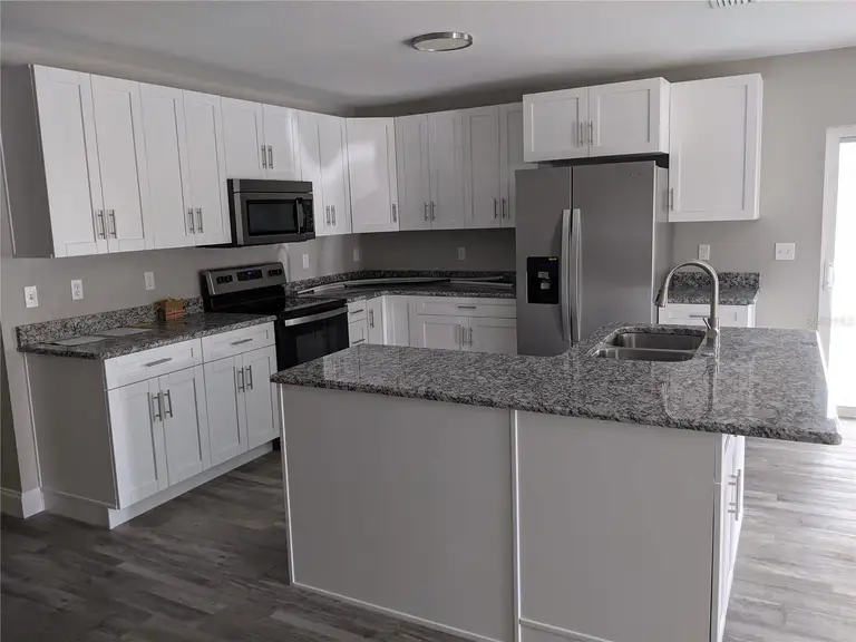 917 WINNIE LN — photo 3