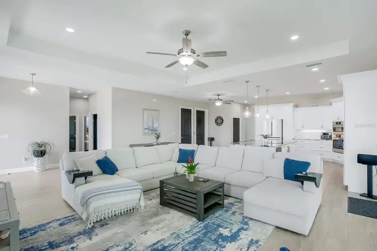 31 SEABRIDGE DR — photo 4