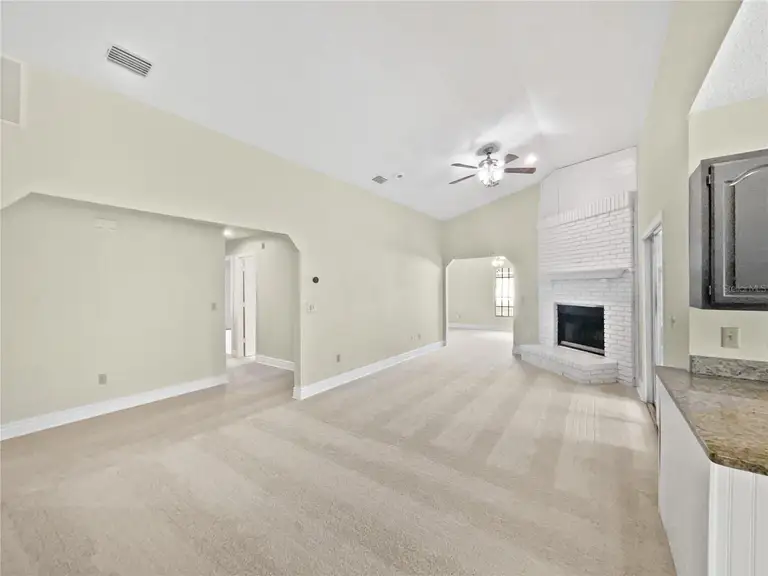 862 N 4TH AVE — photo 3