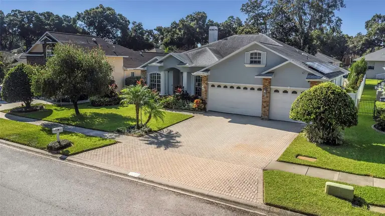 2228 VALRICO FOREST DR — photo 2