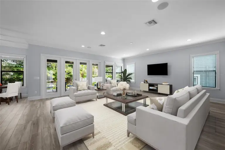 207 CHIPPEWA AVE — photo 3