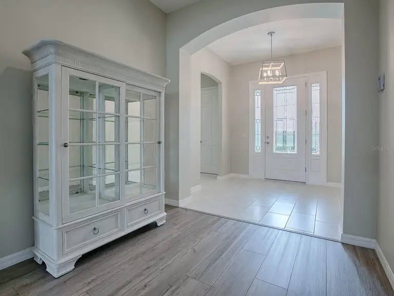 3283 SENNETT CIR — photo 4