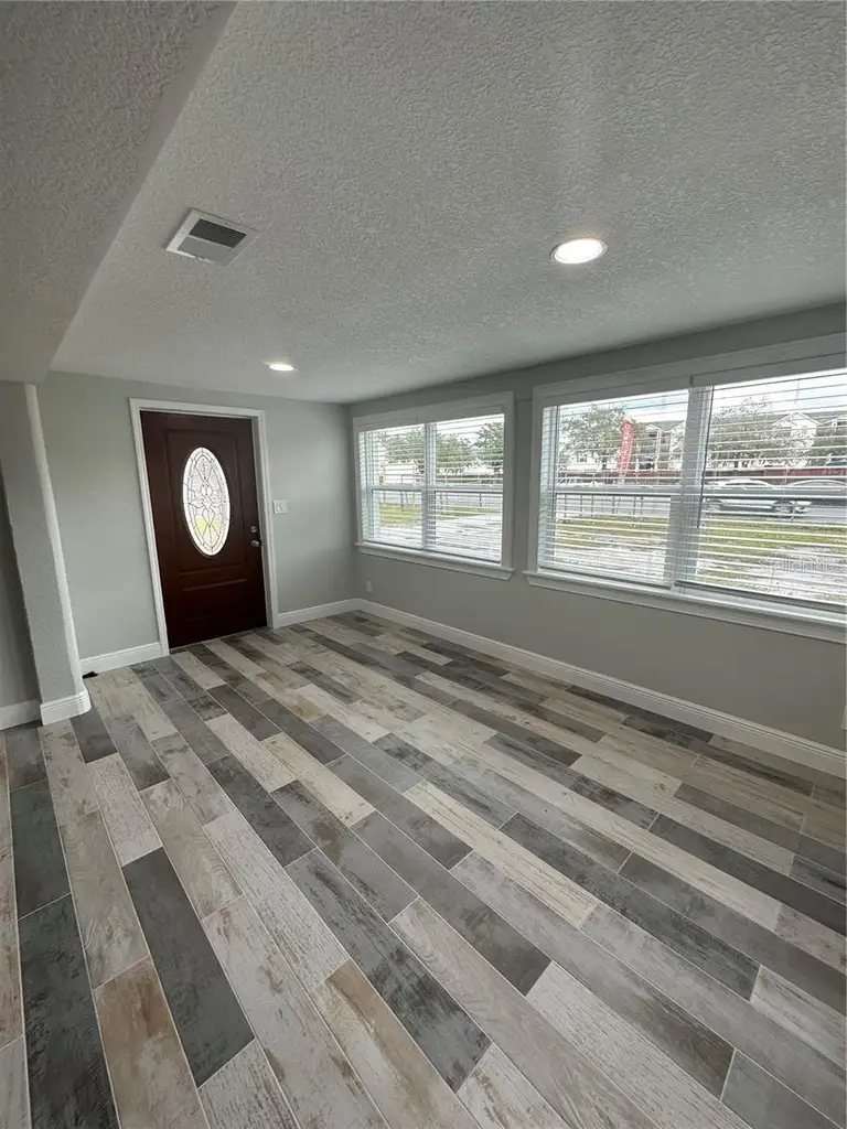 4116 S GOLDENROD RD — photo 2