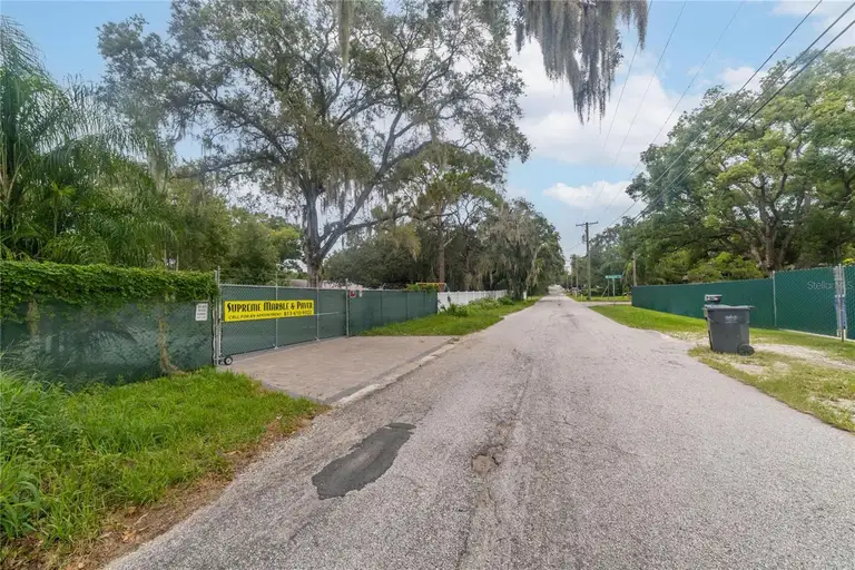 201 S LAKEWOOD DR — photo 3
