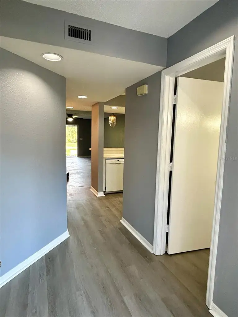 1280 CYPRESS COVE CT — photo 2