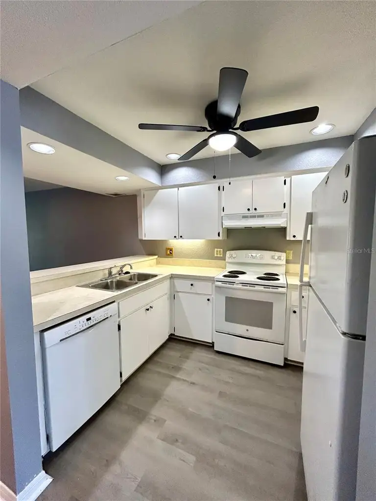 1280 CYPRESS COVE CT — photo 4