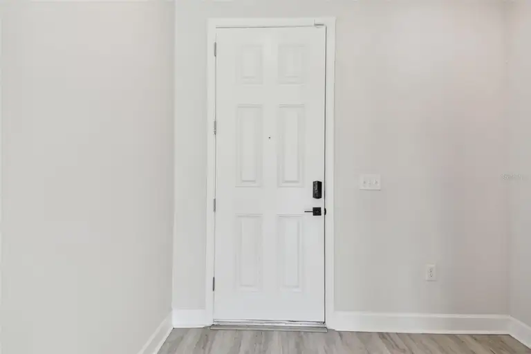 175 ARLINGTON SQUARE CT — photo 5