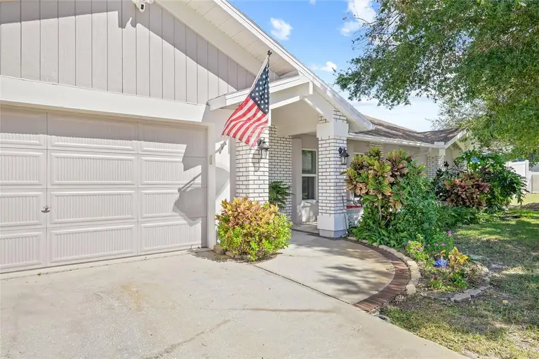 1300 CEDAR CT