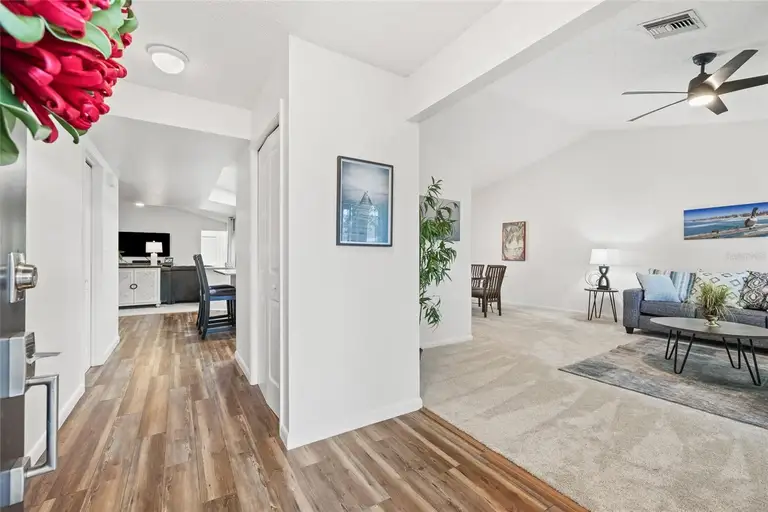1300 CEDAR CT — photo 4