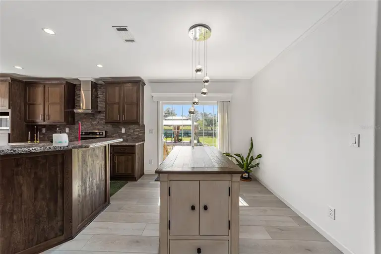 4520 NW 95TH AVENUE RD — photo 4