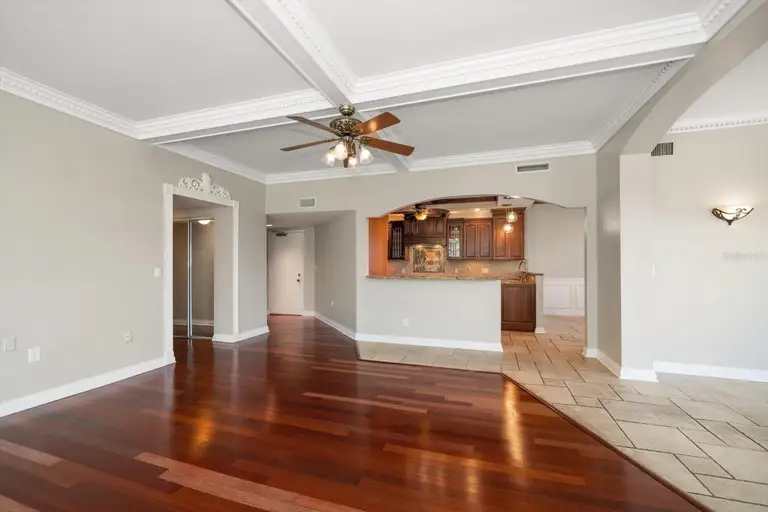 700 ISLAND WAY #106 — photo 2