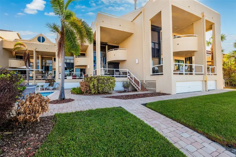 722 PINELLAS BAYWAY S #102
