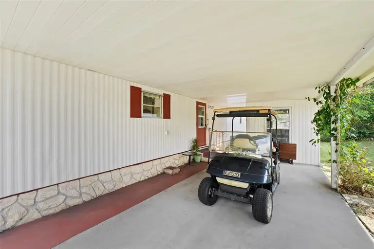 2060 LAMPLIGHT CIR — photo 4